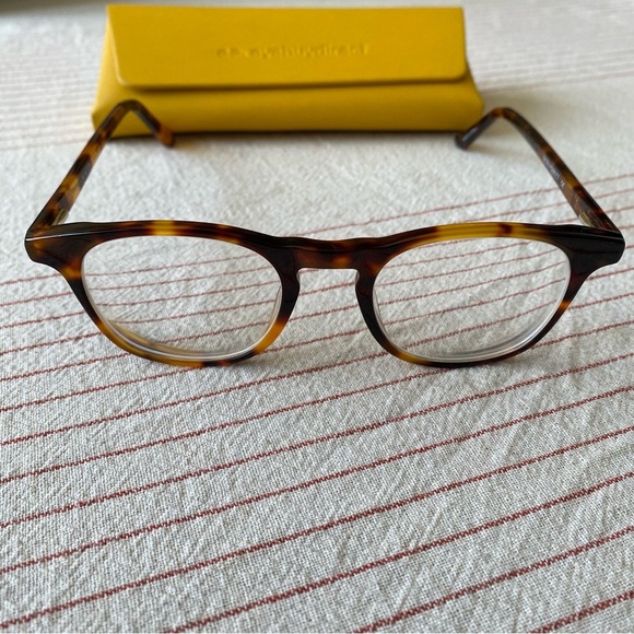 Women’s tortoise glasses prescription frames - Picture 4 of 8
